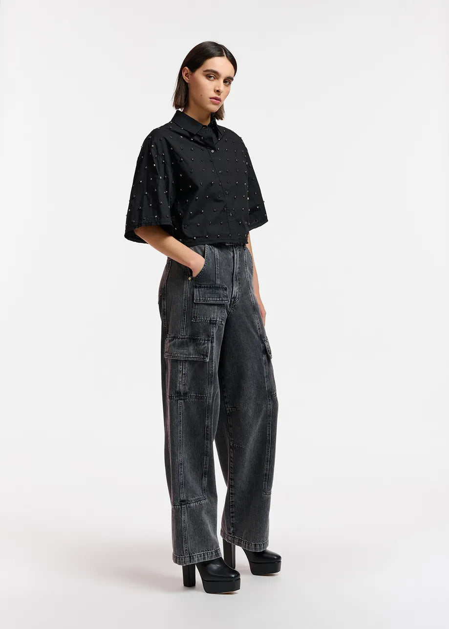 The model is wearing East Shirt - Black by Essentiel Antwerp, made of cotton-poplin fabric.