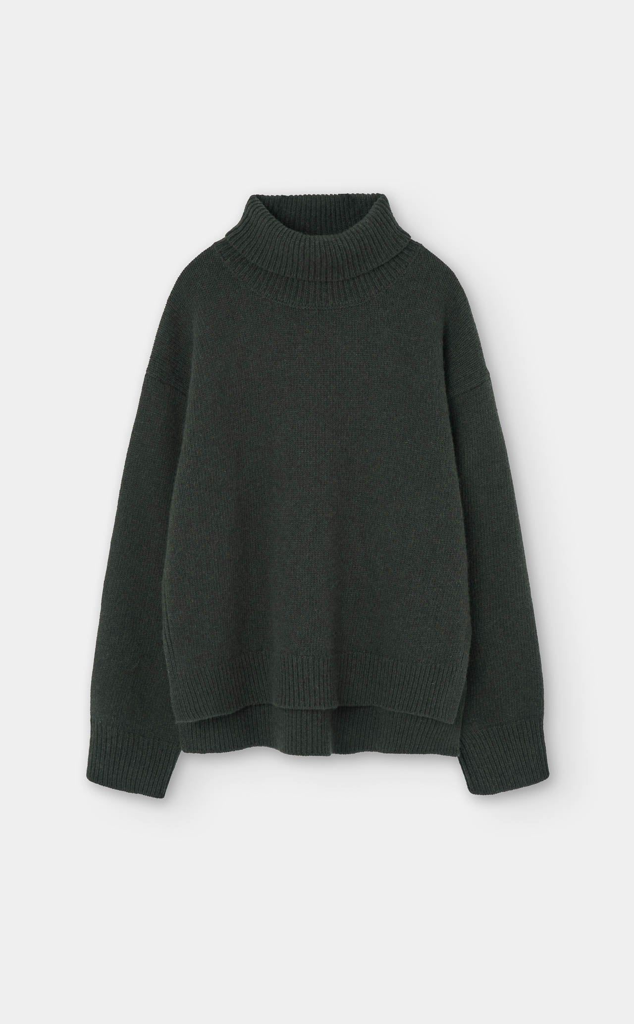The Loreak Mendian Isla W Jumper in forest green is a chunky knit, long-sleeve turtleneck sweater with ribbed cuffs, hem, and collar, shown laid flat on a plain white background.