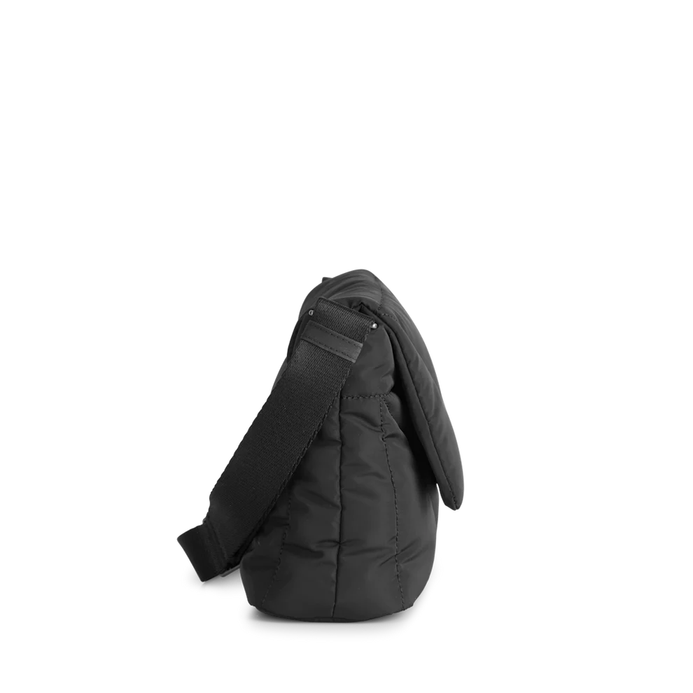 A Markberg FaylaMBG Crossbody Bag, Slash Puffer - Black made from water-repellent recycled plastic bottles.