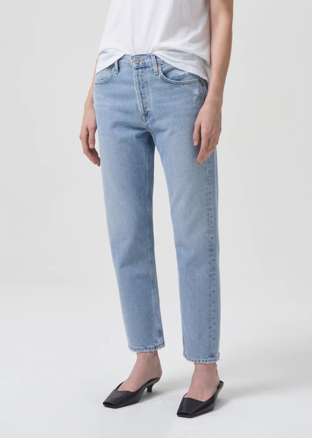 The model is wearing AGOLDE Parker Jean - Swapmeet blue jeans.