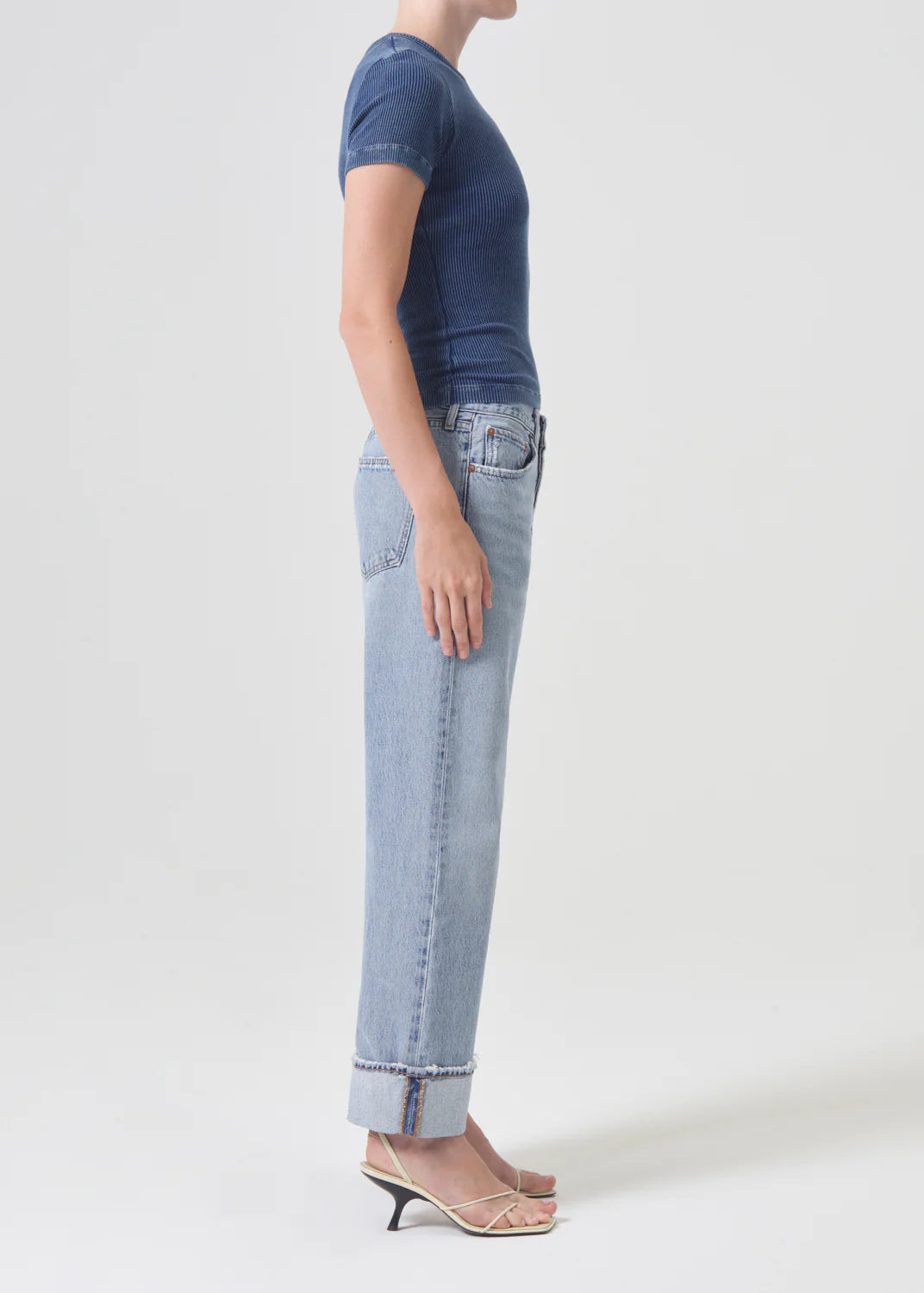 A woman wearing the AGOLDE Fran Low Slung Straight - Force blue t-shirt and jeans.