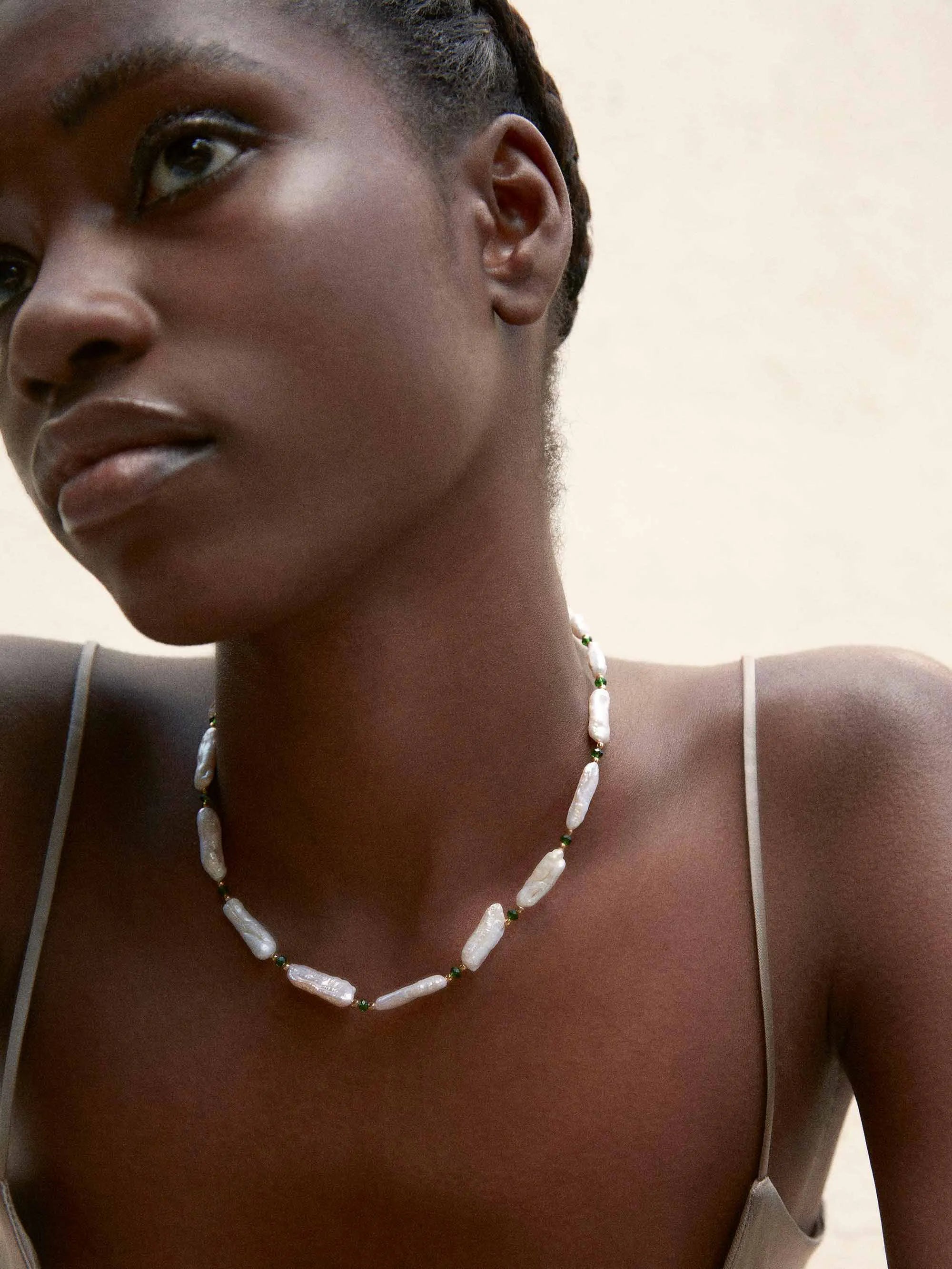 A black woman wearing a Shyla - Bondi Pearl Necklace.