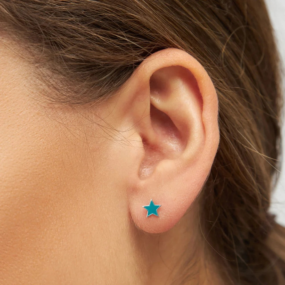 A woman's ear with a Color Star Single Stud - Silver stacking earring by Lulu Copenhagen.