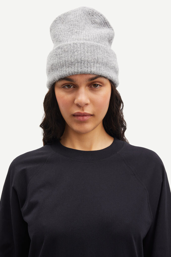 The model is wearing a grey Samsøe Samsøe Nor Hat.