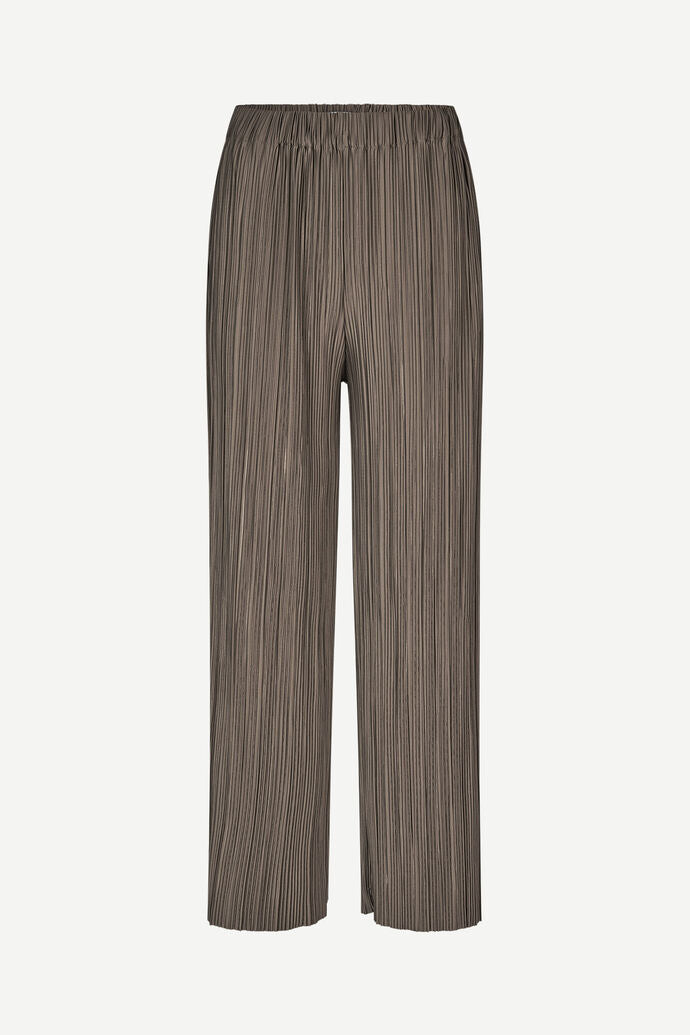 A woman's Uma Trousers - Major Brown pleated wide leg trousers with an elasticated waistband by Samsøe Samsøe.