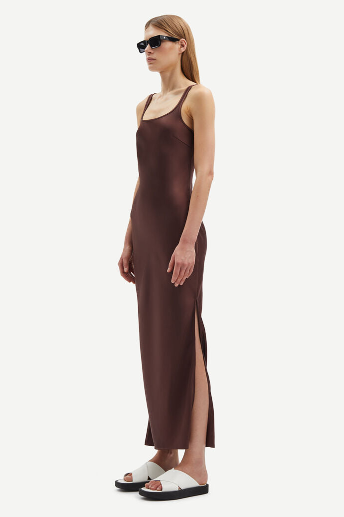 Model wears brown slim fitting sleeveless midi dress