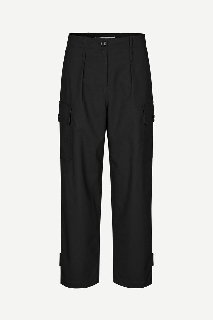 Salix Trousers in Black with pockets, made from a recycled polyester-blend fabric by Samsøe Samsøe.