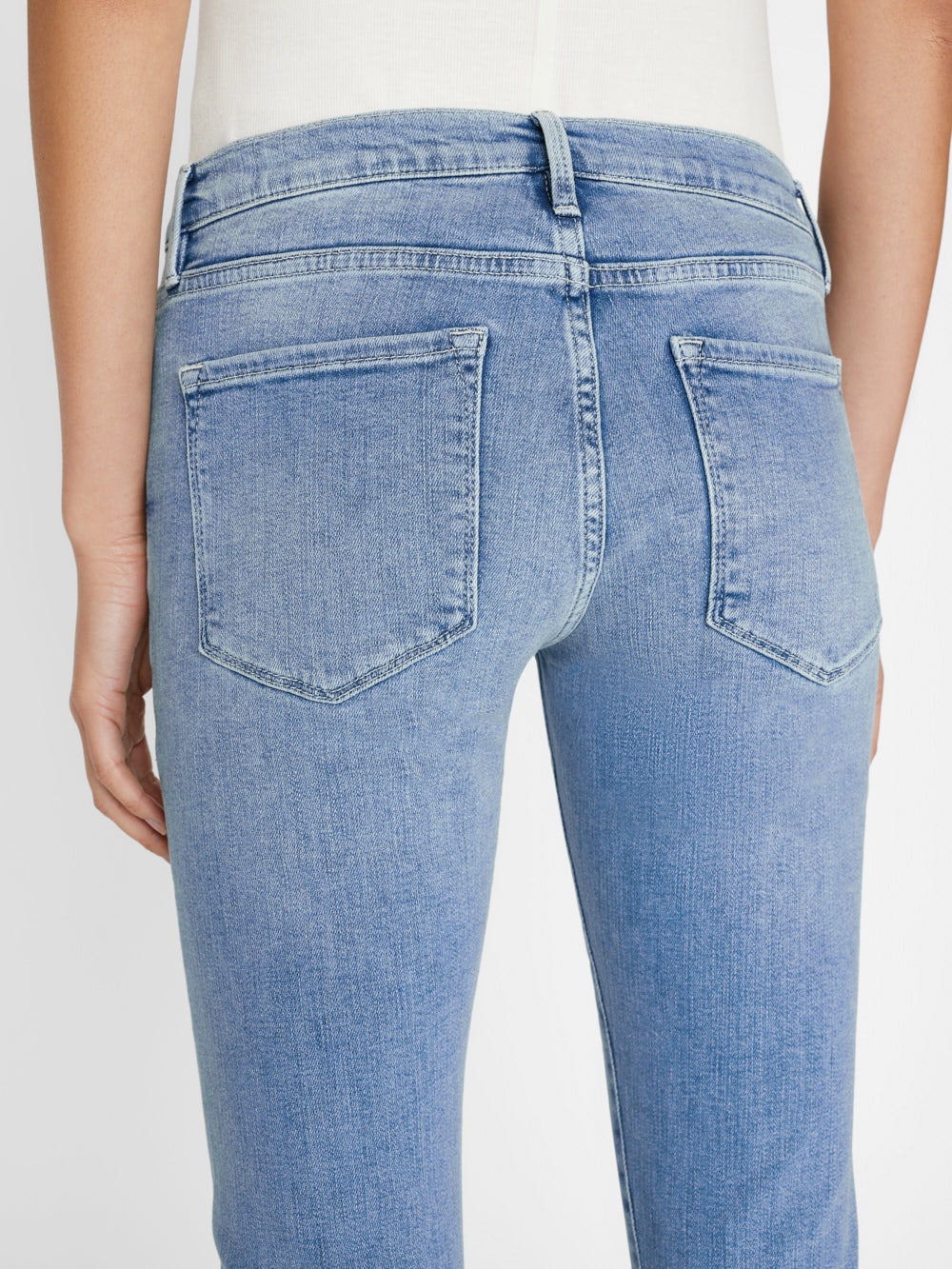 The sustainable and comfortable back view of a woman in Frame's Le Garcon - Galeston boyfriend jeans.