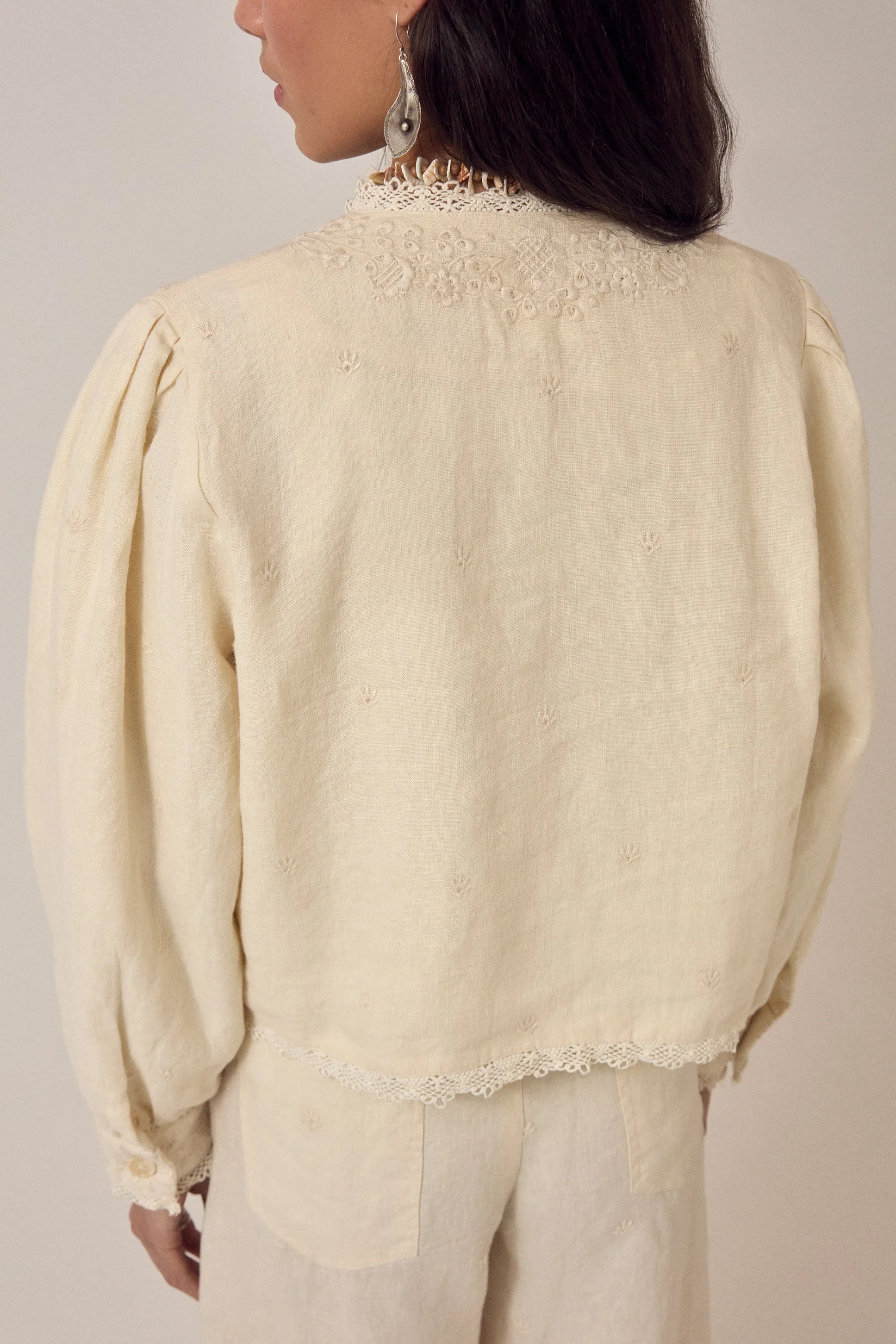 woman wears maison hotel otelo cotton and linen summer jacket in cream with linen trousers on na white background
