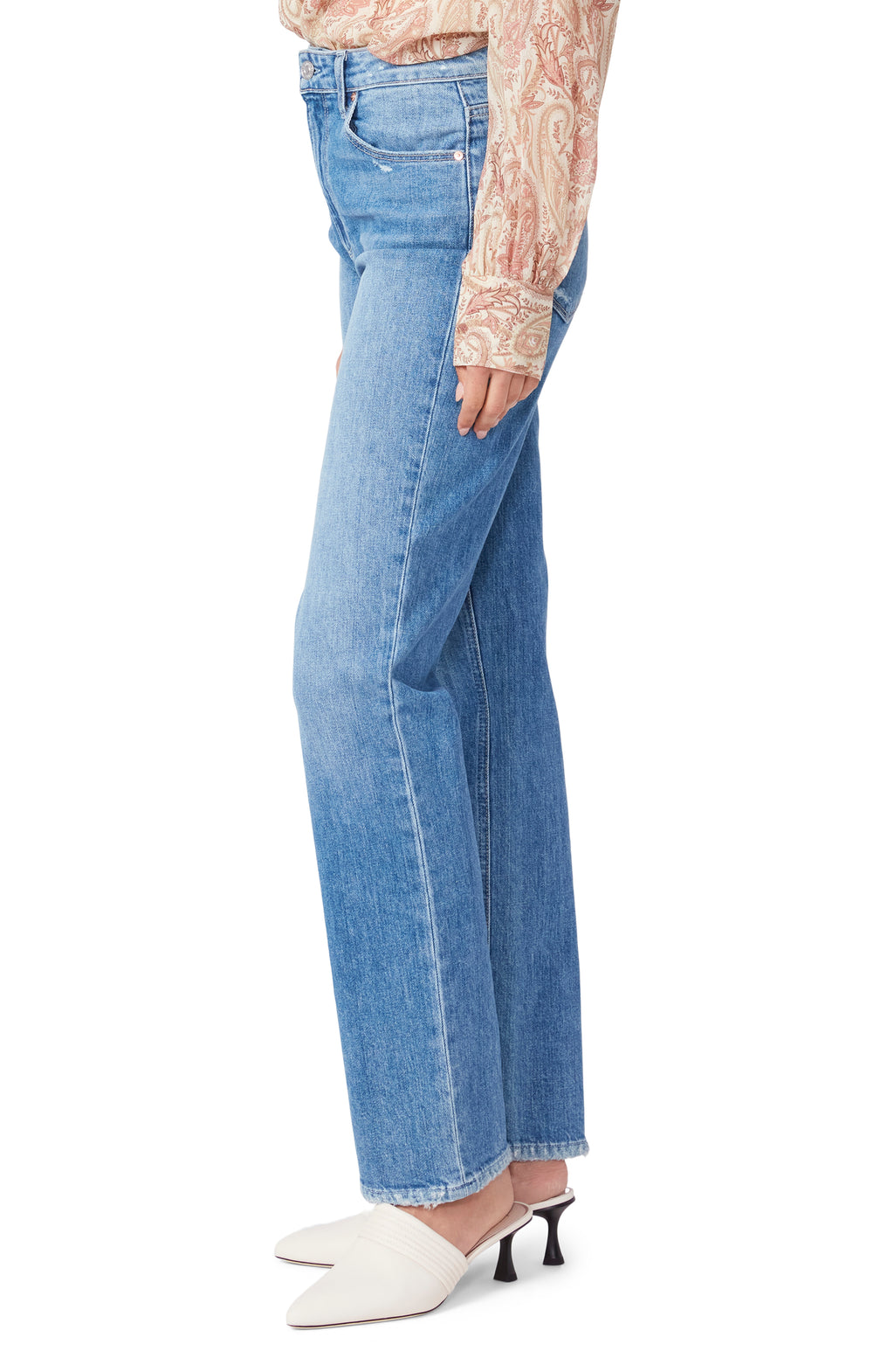 woman wears paige sarah straight leg in 30"