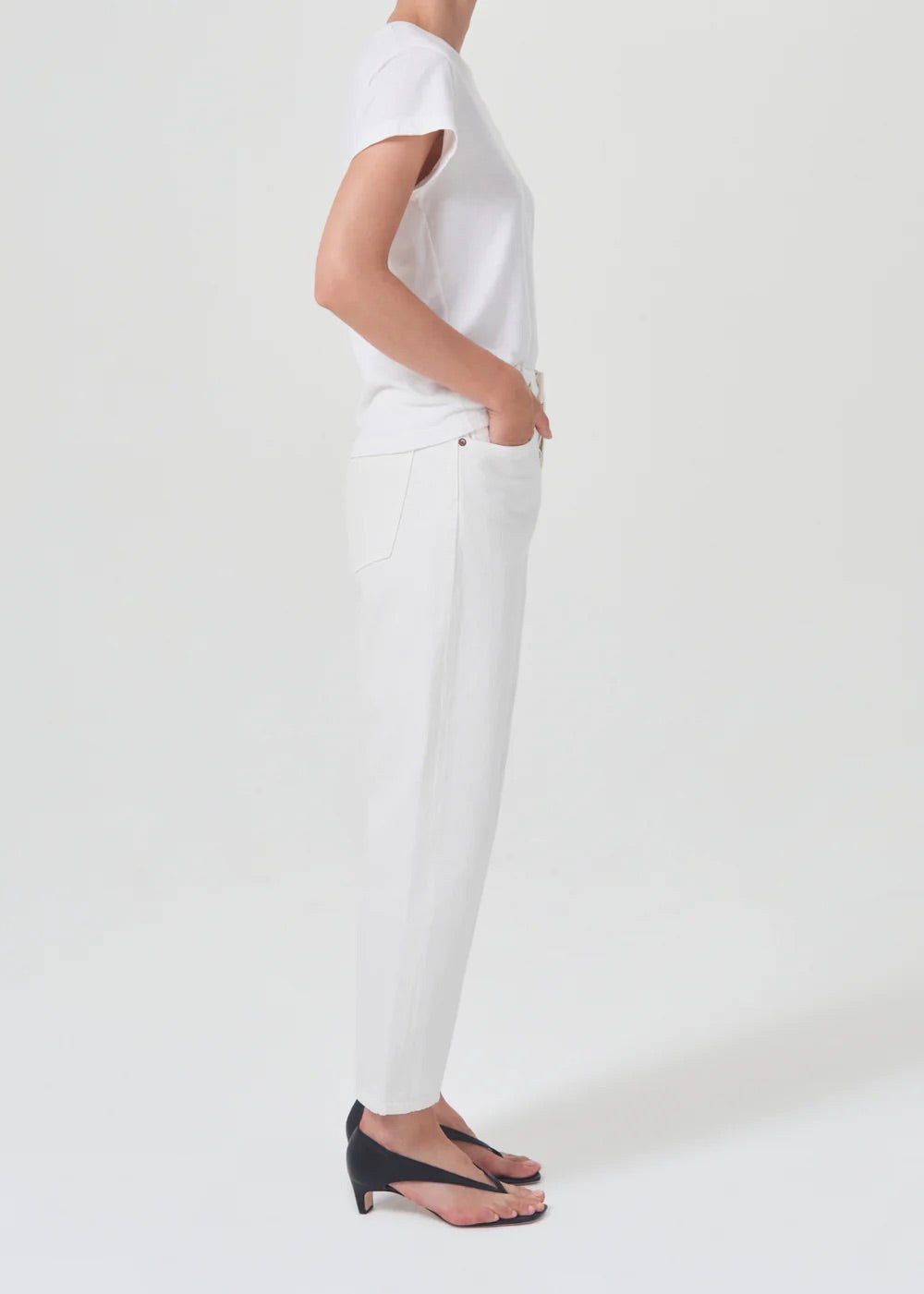 A woman wearing the AGOLDE 90's Straight Crop - Salt white pants.