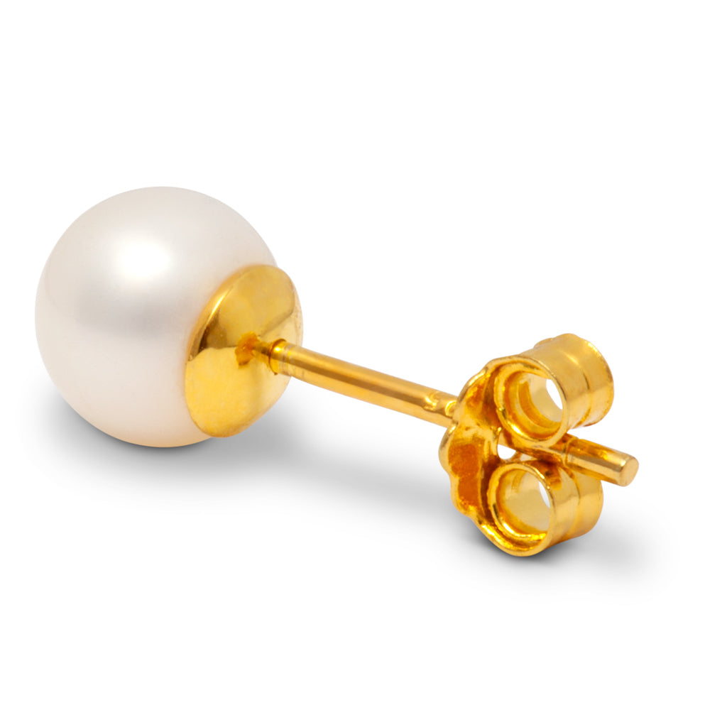 A pair of Large Ball - Pearl stud earrings in yellow gold plated, by Lulu Copenhagen.